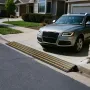 Car Driveway Rubber Curb Ramp, 15 Tons Load Capacity, 66 mm Rise Curbside Bridge Ramp with Yellow Reflective Strips, Suitable fo