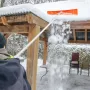 Snow Roof Rake, 63.5 cm Plastic Blade Snow Removal Tool, 640.1 cm Reach Aluminium Handle, Superior Roof Shovel with Anti-Slip Ha