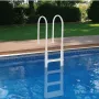 Fortykket 4-trins poolstige med 2 gelændere, der kan belastes